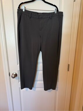 Liverpool Straight Leg Pants in Charcoal Gray